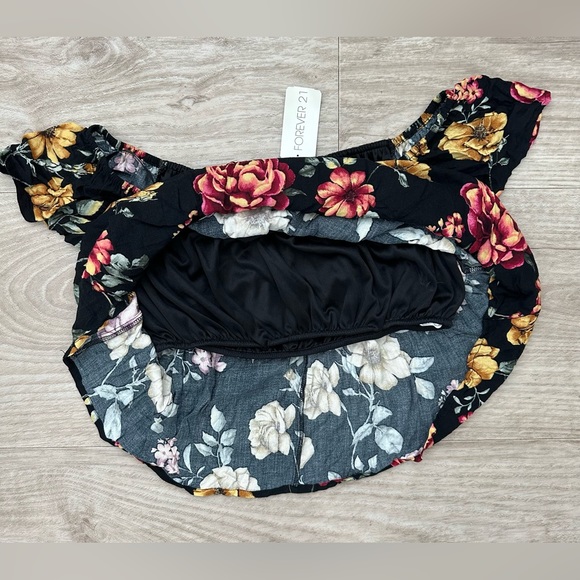 NWT Forever 21 Black and Floral Off the Shoulder Crop Top in Womens Size Medium - Picture 3 of 6